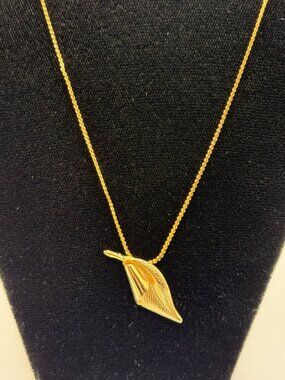 Dainty Gold Leaf Necklace